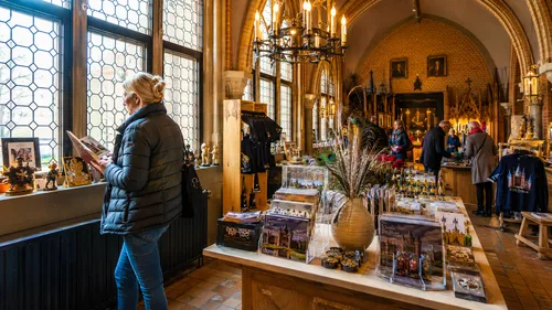 Refreshments & Souvenirs